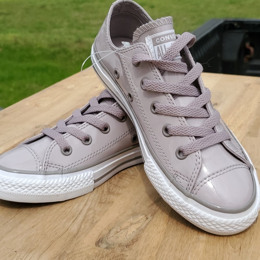 Never been worn: Sleek style low rise All Star